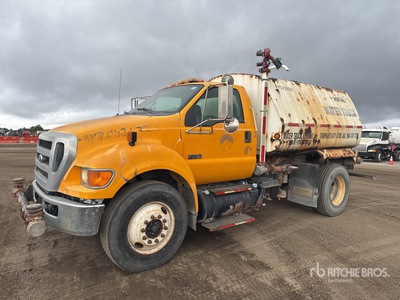 2015 Ford F-750 2450 gal 4x2 Water Truck