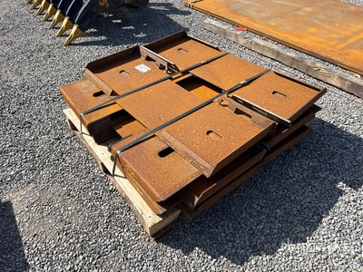 Quantity of (10) 2025 Kit Containers QT-F-BLANK Skid Steer Attachment Mounting Plate (Unused)