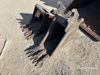 Paladin 14 in Q/C Digging Excavator Bucket - Fits John Deere 50G