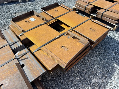 Quantity of (10) 2025 Kit Containers QT-F-BLANK Skid Steer Attachment Mounting Plate (Unused)