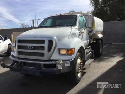 2013 Ford F-750 XL 2000 gal 4x2 Camion cisterna de agua