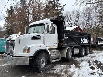 2020 Western Star 4700SB 8x4 Twin-Steer を見 Dump Truck