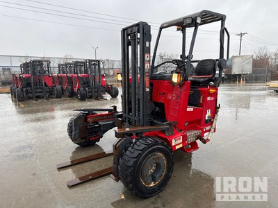 2016 Moffett M8 55.4 T4 5500 lb 3x3 Chariot élévateur sur camion