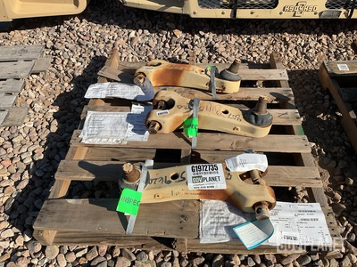 (3) Navistar 3888206C91 Vehicualr Suspension Control Arms