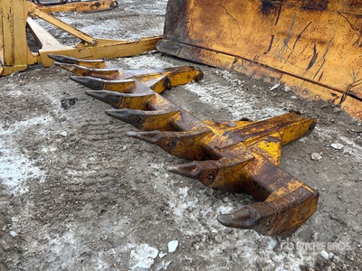 Cat 120 in Ripper Shank