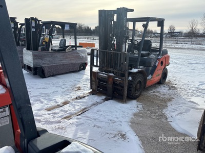 2020 Toyota 8FD35U 7000 lb Cushion Tire フォークリフト