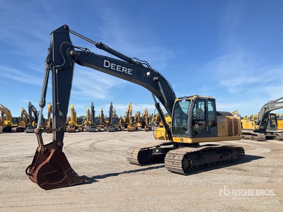 2011 John Deere 200D Rupsgraafmachine