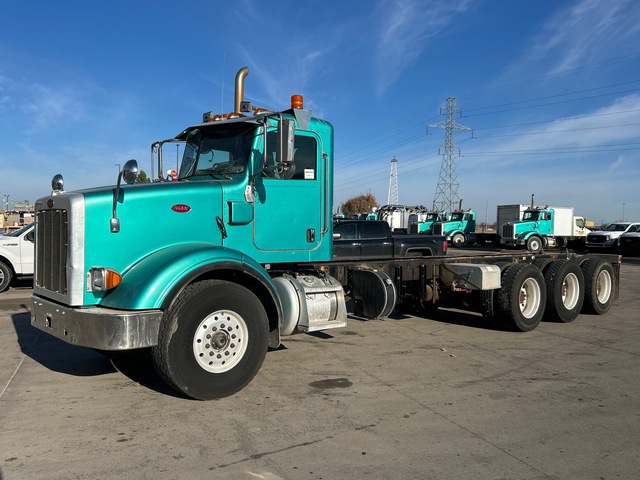 2014 Peterbilt 365 8x6 Cab and Chassis 2014 Peterbilt 365 8x6 Cab and Chassis