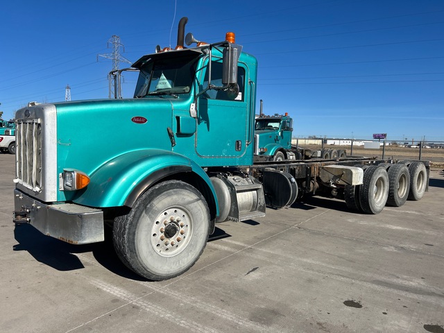 2015 Peterbilt 365 8x6 Cab and Chassis 2015 Peterbilt 365 8x6 Cab and Chassis