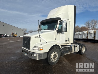 2013 Volvo VNM 4x2 S/A Dagcabine Trekker