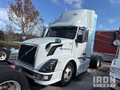 2016 Volvo Daycab CNG 6x4 T/A Day Cab Truck Tractor (Inoperable)