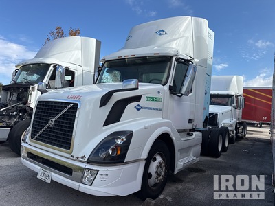2016 Volvo Daycab CNG 6x4 T/A Day Cab Truck Tractor (Inoperable)