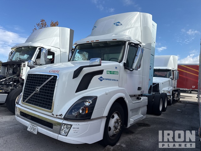 2016 Volvo 2016 Volvo Daycab Cng 6X4 T/A Day Cab Truck Tractor (Inoperable)