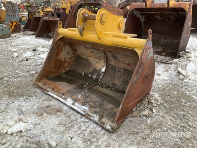 SEC 78 in Cleanup Excavator Bucket - Fits Komatsu 360