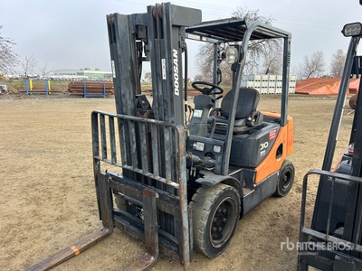 Doosan D30S-5 5500 lb Pneumatic Tire Chariot Élévateur