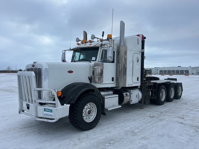 2018 Peterbilt 367 8x6 Sleeper Winch Truck