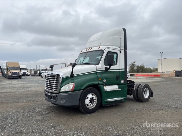 2018 Freightliner Cascadia 125 4x2 S/A Day Cab Truck Tractor