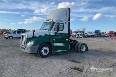2016 Freightliner Cascadia 125 4x2 Day Cab Truck Tractor