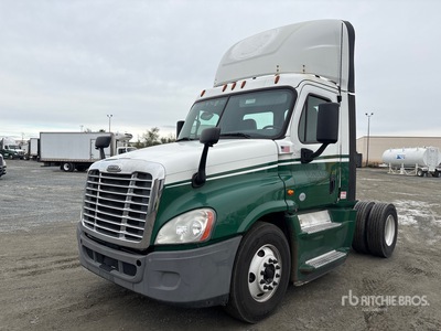 2015 Freightliner Cascadia 125 4x2 S/A Day Cab Truck Tractor