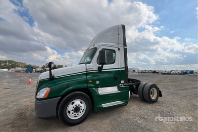 2017 Freightliner Cascadia 125 4x2 Day Cab Truck Tractor