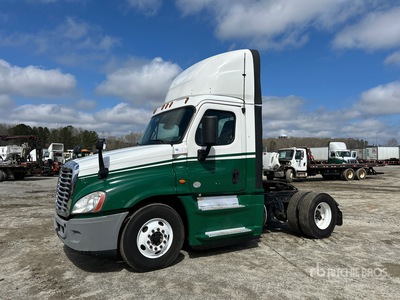 2017 Freightliner Cascadia 125 4x2 Ciągnik siodłowy z kabiną dzienną S/A