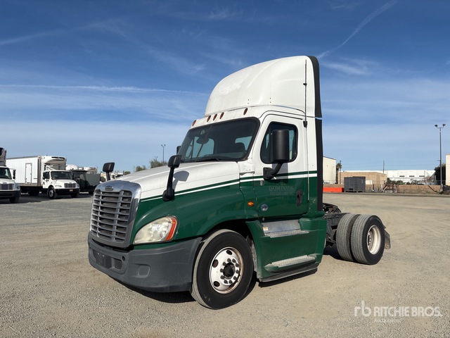 2017 Freightliner Cascadia 125 4x2 S/A Day Cab Truck Tractor