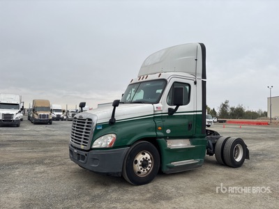 2017 Freightliner Cascadia 125 4x2 Day Cab Truck Tractor