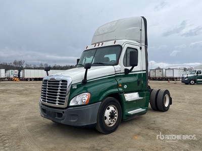 2016 Freightliner CA125 4x2 S/A Day Cab Truck Tractor