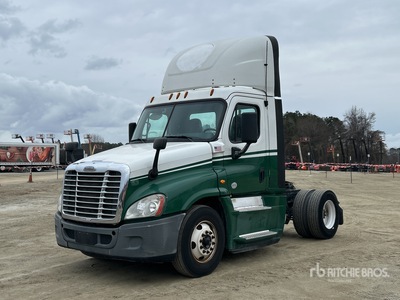 2015 Freightliner CA125 4x2 S/A Day Cab Truck Tractor