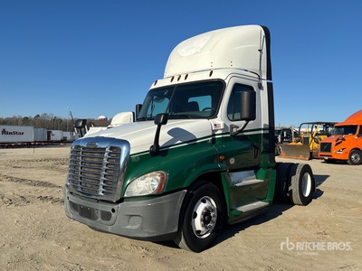 2015 Freightliner Cascadia 125 4x2 トラックトラクター（S/A）