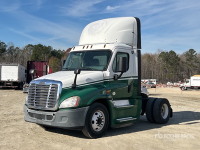 2015 Freightliner CA125 4x2 S/A Day Cab Truck Tractor