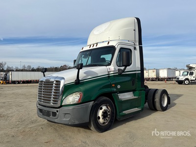 2015 Freightliner CA125 4x2 S/A Day Cab Truck Tractor