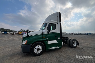 2015 Freightliner Cascadia 125 S/A Day Cab Truck Tractor