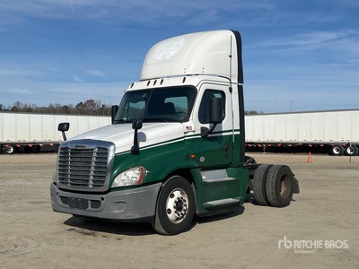 2015 Freightliner CA125 4x2 S/A Day Cab Truck Tractor
