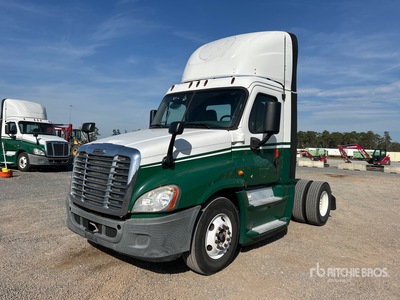 2015 Freightliner Cascadia 125 4x2 Day Cab Truck Tractor