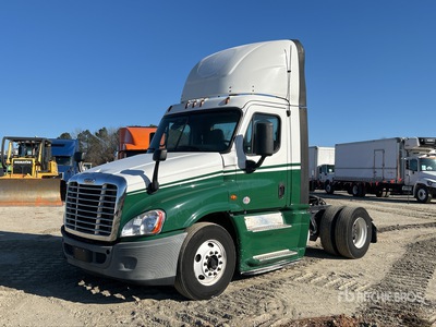 2015 Freightliner Cascadia 125 4x2 トラックトラクター（S/A）