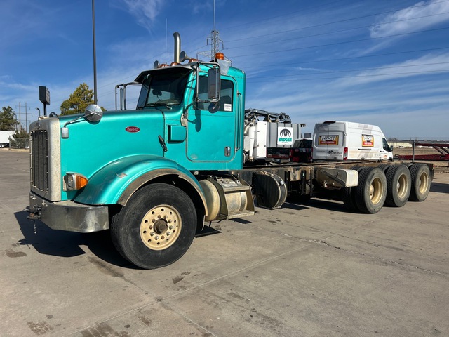 2015 Peterbilt 365 8x6 Cab and Chassis 2015 Peterbilt 365 8x6 Cab and Chassis