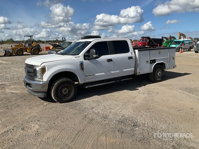 2019 Ford F-350 XL 4x4 Crew Cab Utility Truck