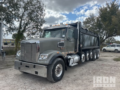 2017 Freightliner 122SD 12x4 Camion-benne à cinq essieux