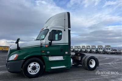2016 Freightliner Cascadia 125 4x2 Day Cab Truck Tractor