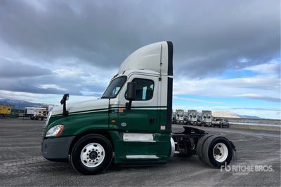 2016 Freightliner Cascadia 125 4x2 S/A Day Cab Truck Tractor