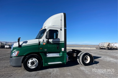 2016 Freightliner Cascadia 125 4x2 Day Cab Truck Tractor