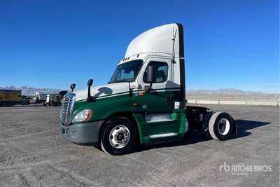 2015 Freightliner Cascadia 125 4x2 تراكتور شاحنة (أحادي المحور)