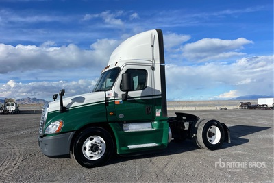 2017 Freightliner Cascadia 125 4x2 Day Cab Truck Tractor