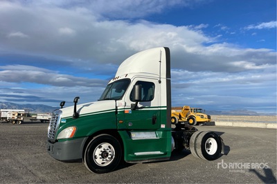 2018 Freightliner Cascadia 125 4x2 Day Cab Truck Tractor