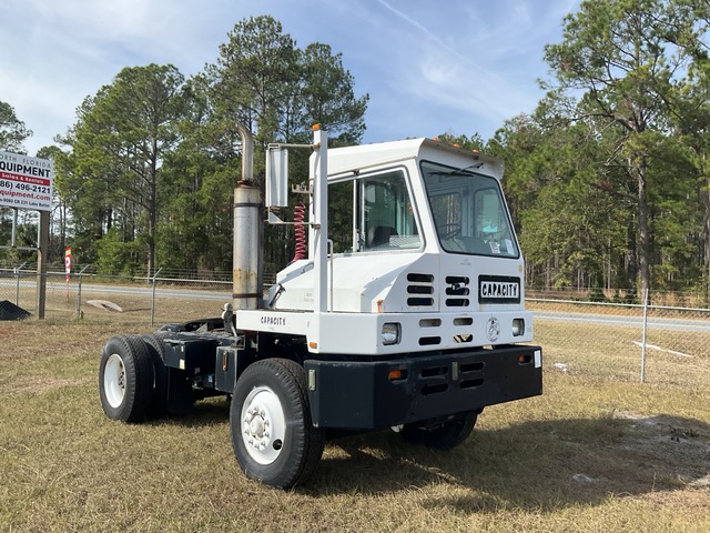 2001 Capacity of Texas TJ7000 Spotter Truck