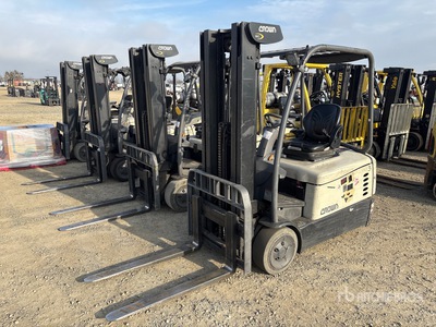 2015 Crown Sc5245-35 2450 lb Cushion Tire Carretilla Elevadora