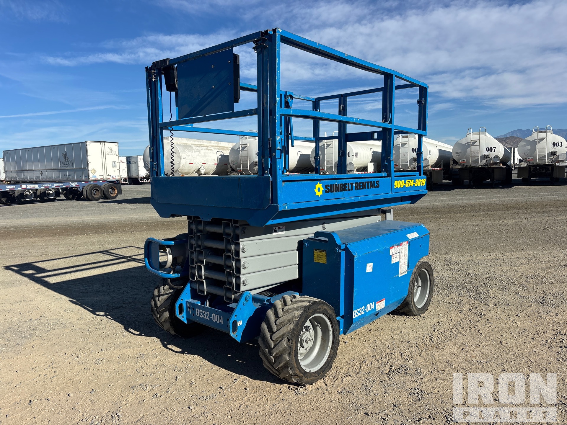 2006 Genie GS-3268 Dual Fuel 4x4 Scissor Lift in Perris
