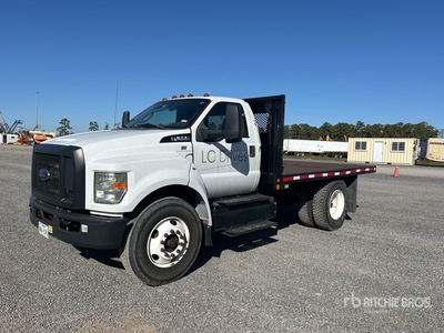 2019 Ford F-650 4x2 Ciężarówka z płaską platformą (Inoperable)