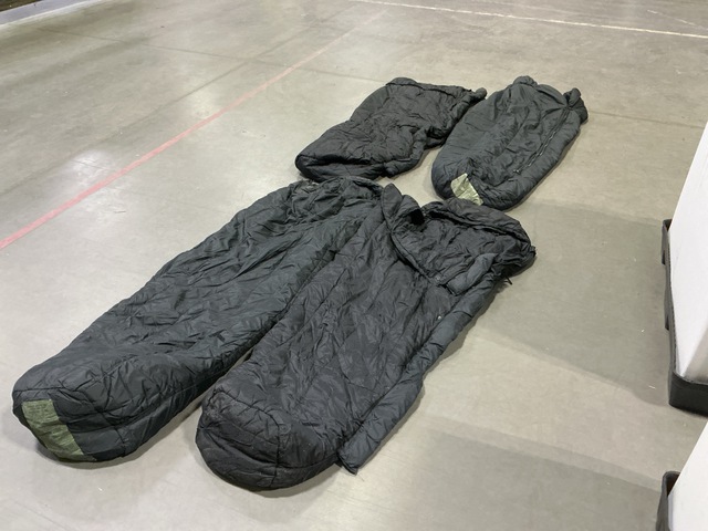 (70) Sleeping Bags